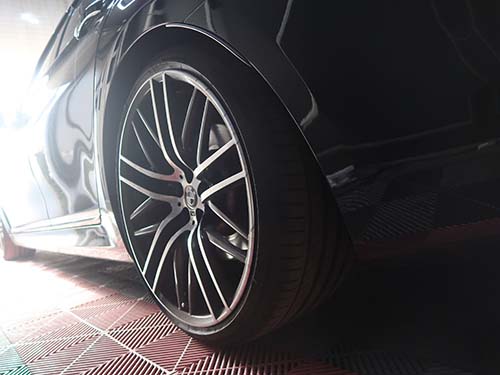 診断機を用いたエアサスローダウン