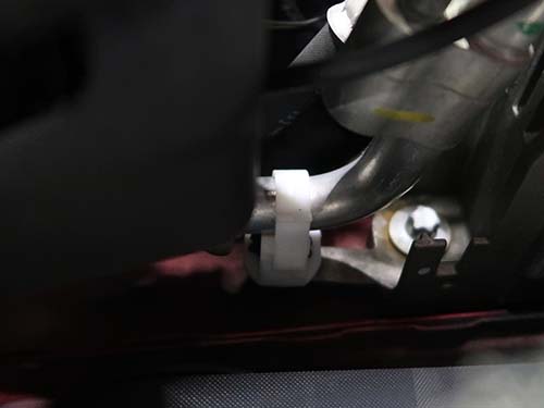 エンジンルーム内エアコンクリップ交換