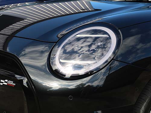 飛び石・紫外線・洗車キズなどからレンズ表面を保護する