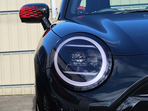 MINI ハッチバック（J01） クーパーSEのヘッドライトレンズへ、プロテクションフィルム施工