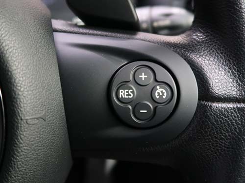 クルーズコントロールは時速30km/h以上で作動