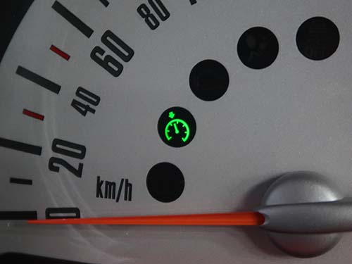 クルーズコントロールは時速30km/h以上で作動