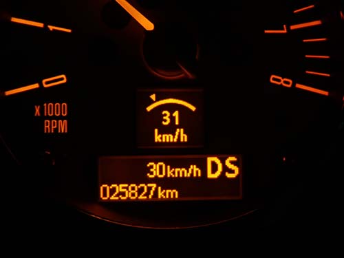 クルーズコントロールは時速30km/h以上で作動