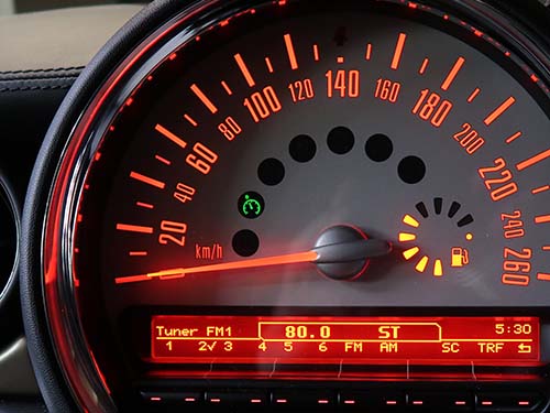 クルーズコントロールは時速30km/h以上で作動