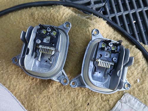 デイライト用LEDモジュール純正新品へ仮交換しても発光色に変化なし