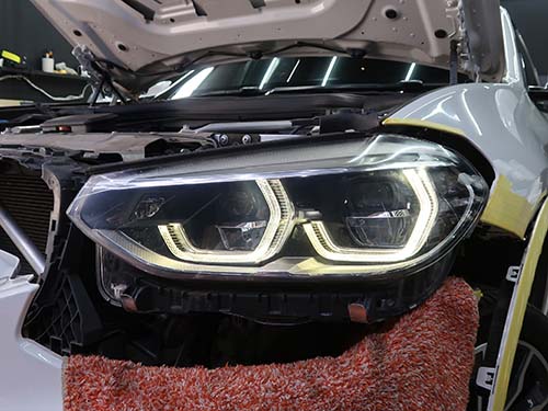 LEDではなくアクリル自体が紫外線劣化により黄ばんでいると判断