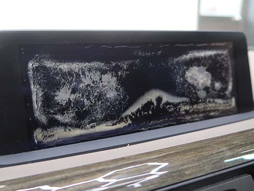 モニター本体の交換修理が現実的な対応