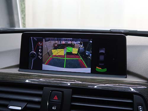 車両情報を確認したうえで適合するモニターを事前に準備