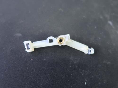 ギアセレクタースイッチボックス内部の金属バネ破損