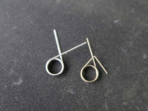 破損している金属バネのみを交換する修理方法