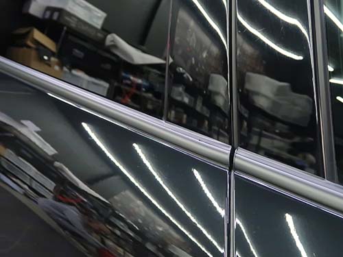 MINI クロスオーバー F60 モールラッピング施工｜クロームをブラックアウト