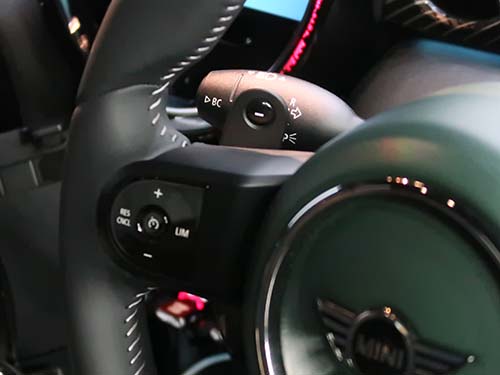 左側パドル：シフトダウン