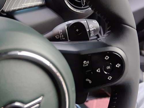 右側パドル：シフトアップ