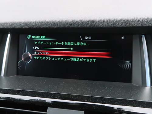 USBメモリ＋車両専用認証コード（FSCコード）を使用して地図更新