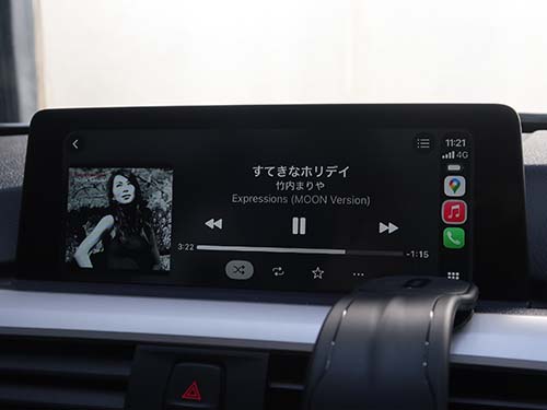 マップや音楽アプリをワイド画面で快適に操作できる