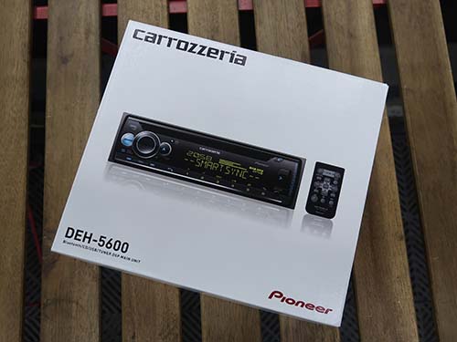 パイオニア製CDプレーヤー DEH-5600