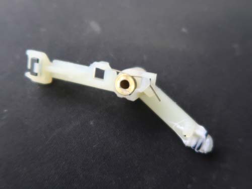 バネが変形・破損し、シフトポジションの検出が不安定