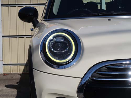 状態を見極めることでヘッドライトを交換せずに修理対応が可能