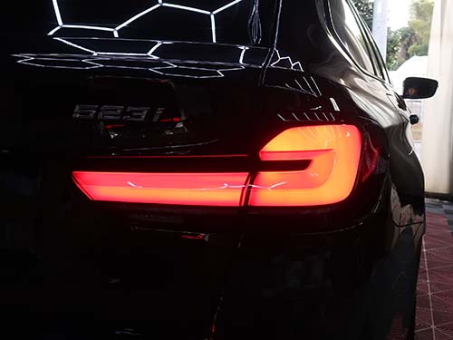BMW 5シリーズ G31 LCIテールライト装着