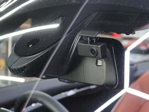 純正ETC2.0内蔵ルームミラーに自然にフィットする専用デザイン