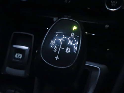 「Pレンジに入っているにも関わらず車両が動く可能性がある」と判断され警告表示