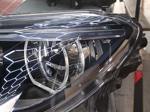 状態の良い純正中古アダプティブLEDヘッドライトを使用した修理