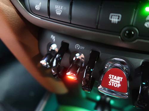 エンジン始動時にアイドリングストップのオフ設定