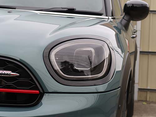 MINI クロスオーバー F60 プロテクションフィルムをヘッドライトへ施工