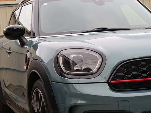 MINI クロスオーバー F60 プロテクションフィルムをヘッドライトへ施工