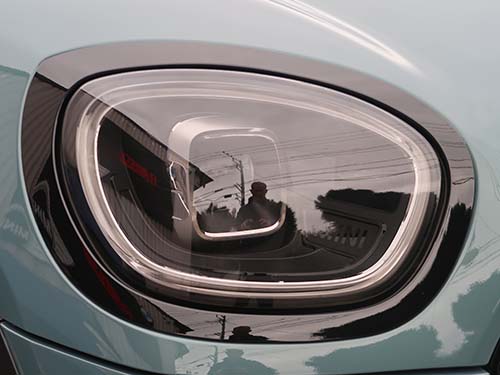 MINI クロスオーバー F60 プロテクションフィルムをヘッドライトへ施工