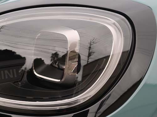 レンズを保護しつつフロントフェイスを引き締める効果