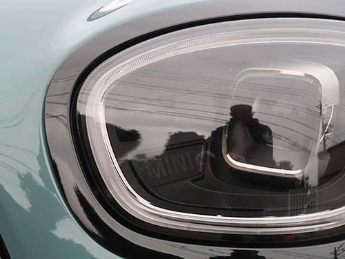 レンズを保護しつつフロントフェイスを引き締める効果