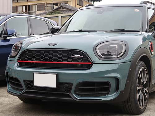 レンズを保護しつつフロントフェイスを引き締める効果