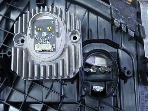 デイライト用LEDモジュールは純正新品へ交換