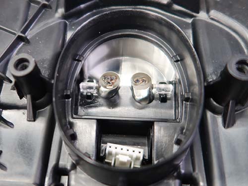 内側・外側ともにデイライト導光用アクリルがLEDの発熱で焼損