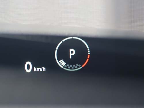 ヘッドアップディスプレイ（HUD）のスポーツ表示にシフトポジションを表示