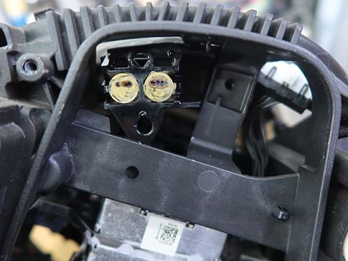 リングライト内部の導光用アクリルがLEDの発熱によって焼損