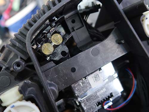 リングライトのアクリルリペア作業