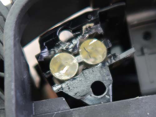 リングライトのアクリルリペア作業