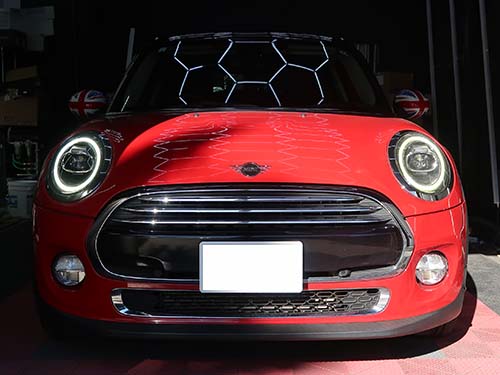 運転席側と比べるとホワイトの色味に差