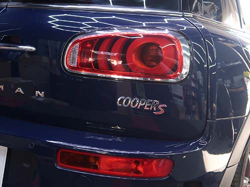 前期とLCIの大きな違いはブレーキライトの点灯位置