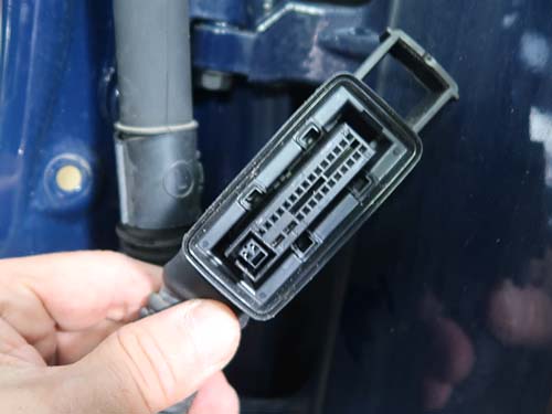 独自製作のレトロフィットハーネスによるカプラーオン接続