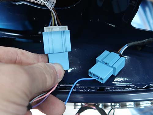 独自製作のレトロフィットハーネスによるカプラーオン接続