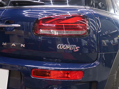 前期とLCIの大きな違いはブレーキライトの点灯位置