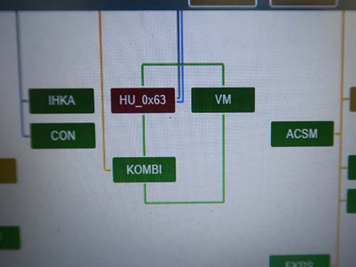 現車確認とISTA診断を合わせた点検の結果、車両にはヘッドユニットとの通信不能が記録