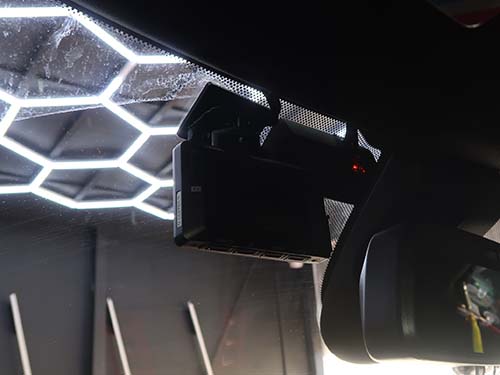 既存ドラレコは再利用が可能な状態で取り外し