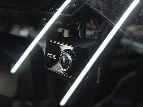 既存ドラレコは再利用が可能な状態で取り外し