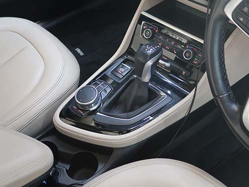 センターコンソールを分解