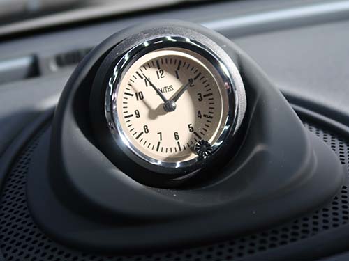 MINI クラブマン F54 アナログクロック装着