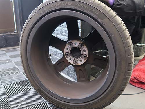 ブレーキダストが多くアルミホイールがすぐ汚れてしまう